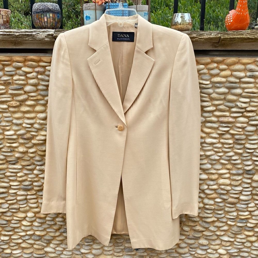 Dana Buchman Cream/Light Tan Silk Blend Suit Jacket. Size 2 - EUC!